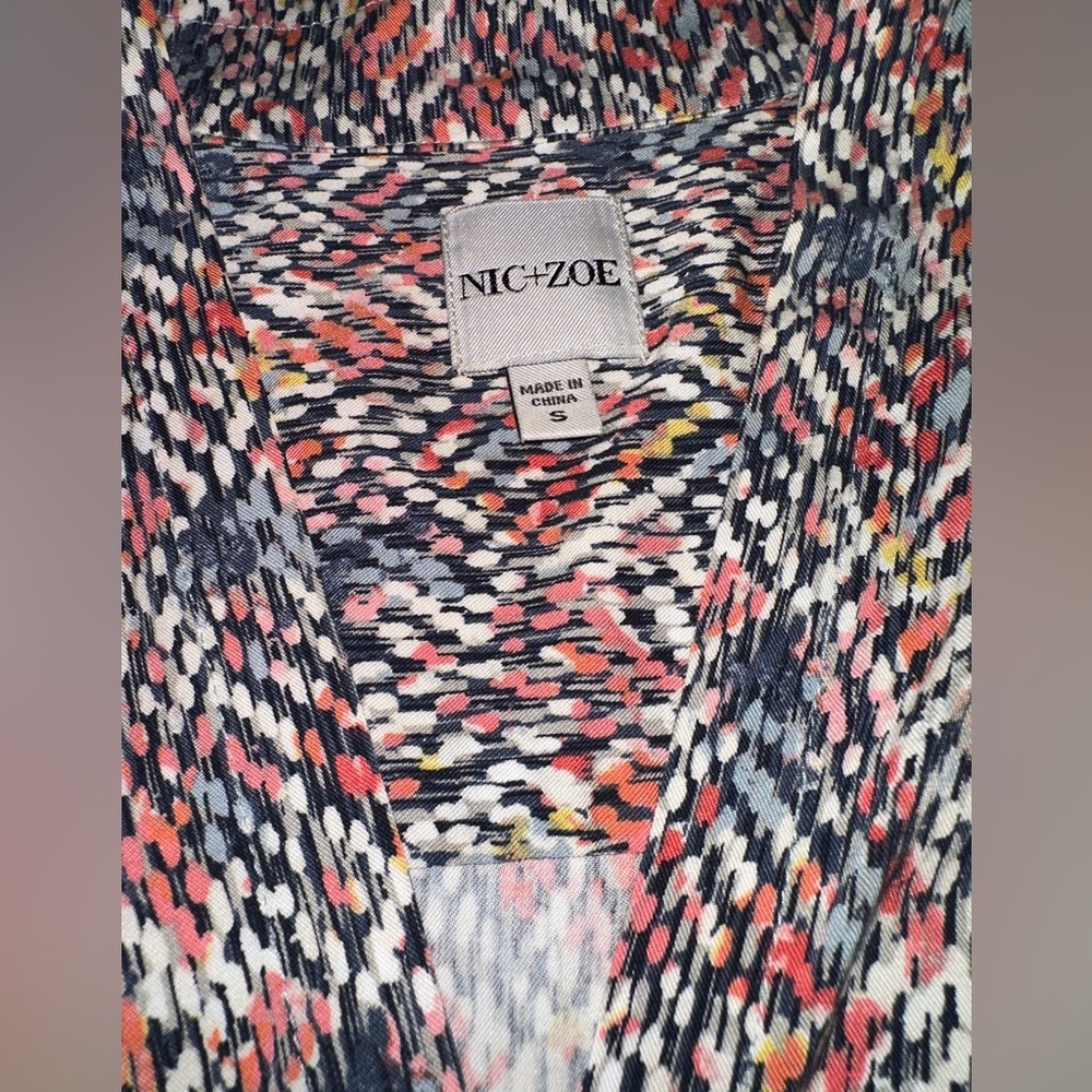 🌟 3/$25 Bundle Item 🌟 Nic + Zoe Sleeveless Zigzag Top size small - Picture 3 of 5